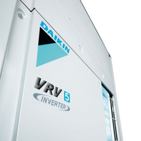 Die Daikin VRV 5 Heat Recovery ist das erste VRV Gerät zum gleichzeitigen Kühlen und Heizen mit Wärmerückgewinnung. Foto: Daikin