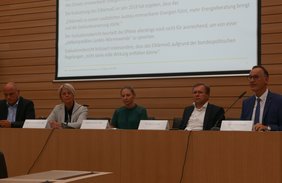 Tobias Schellenberger, IVPU, und die Landtagsabgeordneten Nemeth, Boser, Reich-Gutjahr und Born (von rechts nach links).