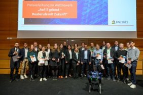 Preisträgerinnen und Preisträger des Wettbewerbs „Auf IT gebaut - Bauberufe mit Zukunft“ 2023, im Gruppenfoto.