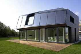 Solaraktivhaus Regensburg, Vorderansicht