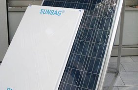 Sunbag vor Solarmodul