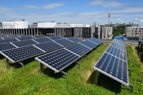 Solar-Gründach als Klimaschutz- und Klimaanpassungsmaßnahme. Foto: Bundesverband GebäudeGrün