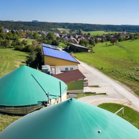 Hof mit Biogasanlage bei Mauenheim im Landkreis Tuttlingen. © Plattform EE BW / Kuhnle & Knödler