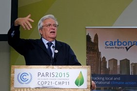 Joan Clos, United Nations Settlement Program bei seiner Rede auf dem Klimagipfel in Paris