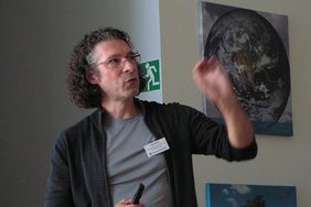 Claus Asam, BBSR, bei seinem Vortrag in Berlin