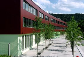 Fassade des Schulzentrums in Neckargemünd