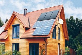 Haus mit PV und Solarthermie