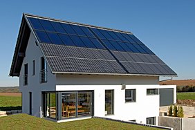 Sonnenhaus mit PV und Solarthermie