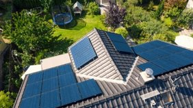 Jede*r vierte Eigenheimbesitzer*in plant den Hausbau mit Solaranlage. Foto: www.zolar.de