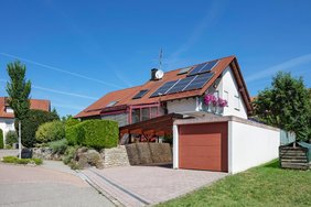 65 Prozent der sanierwilligen Hausbesitzer*innen möchten in eine Solaranlage investieren. Foto: Bausparkasse Schwäbisch Hall