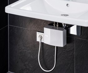 AEG Haustechnik setzt sich dafür ein, dass Warmwasser an Handwaschbecken nachrüstbar ist. 