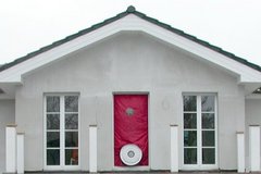 Haus mit Blower-Door-Anlage