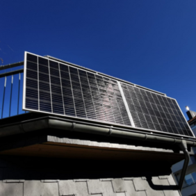 GreenAkku hat mit selfPV Komplettpaketen eine Lösung entwickelt, die eine Zwischenspeicherung des Solarertrags ermöglicht. Foto: Till Konstanty