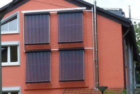 Haus mit Solarthermie-Kollektoren