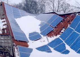 Schneedruck beschädigt Solaranlage
