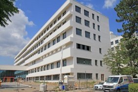 Das Klinikum Frankfurt Höchst erhält als weltweit erste Klinik das Passivhaus-Zertifikat. Foto: Klinikum Frankfurt Höchst