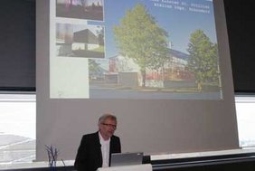 Michael Freilinghaus bei der Laudatio zum Europäischen Architekturpreis "Energie + Architektur".