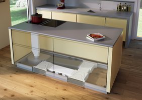 Für den Sockelbereich des Küchenschranks bietet Naber mit GREENflow® eine geschlossene und sehr effiziente Umluftlösung. Foto: Naber