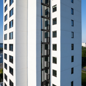Das 18-stöckige Wohngebäude erhielt als erstes Großprojekt in Nordamerika das Zertifikat für den EnerPHit-Standard. Das Projekt wird bei der 26. Internationalen Passivhaustagung in Wiesbaden vorgestellt. Foto: Double Space Photography