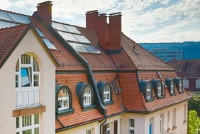 Seitenansicht Häuser in Freiburg mit Soolarthermie