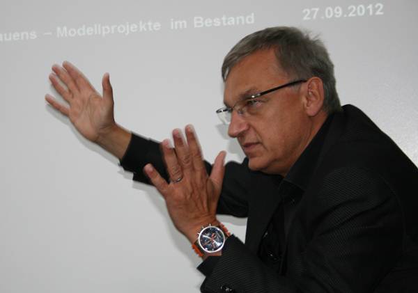 Georg Sahner beim Vortrag in Neu-Ulm